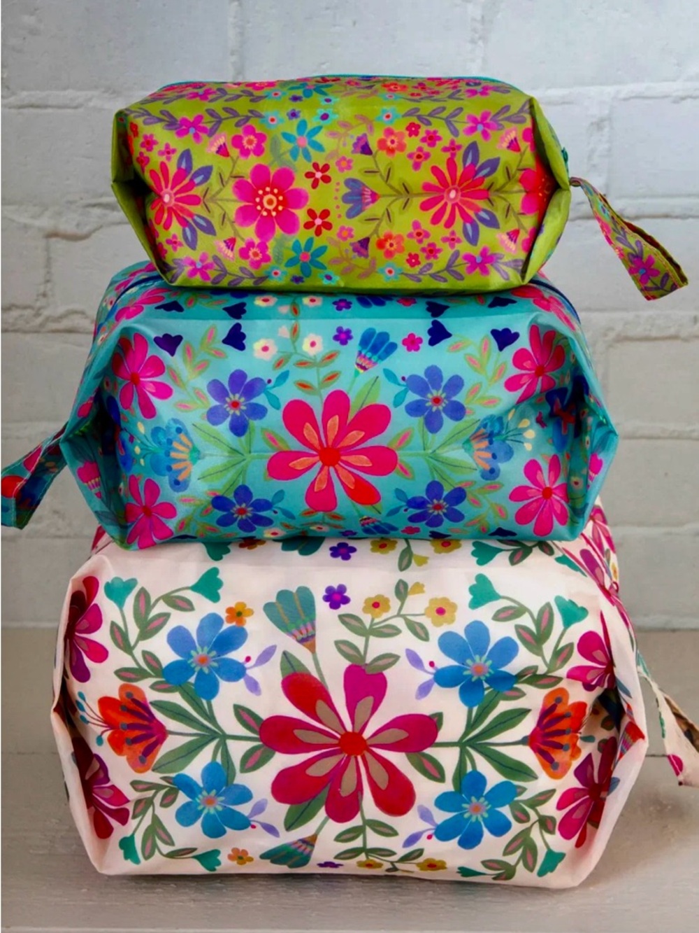NATURAL LIFE Floral Patterned Travel Cosmetic Bags in Green, Turquoise, Cream